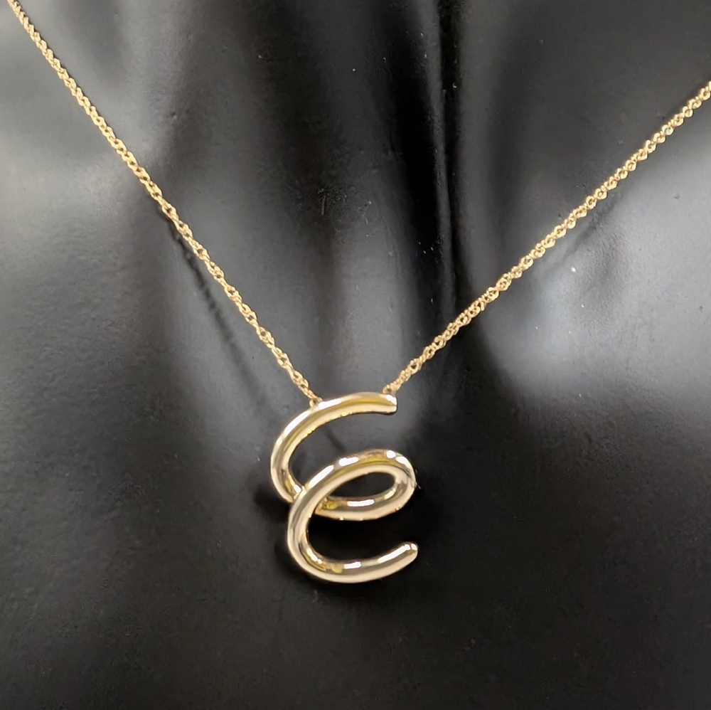 Elegant 10K Yellow Gold Necklace